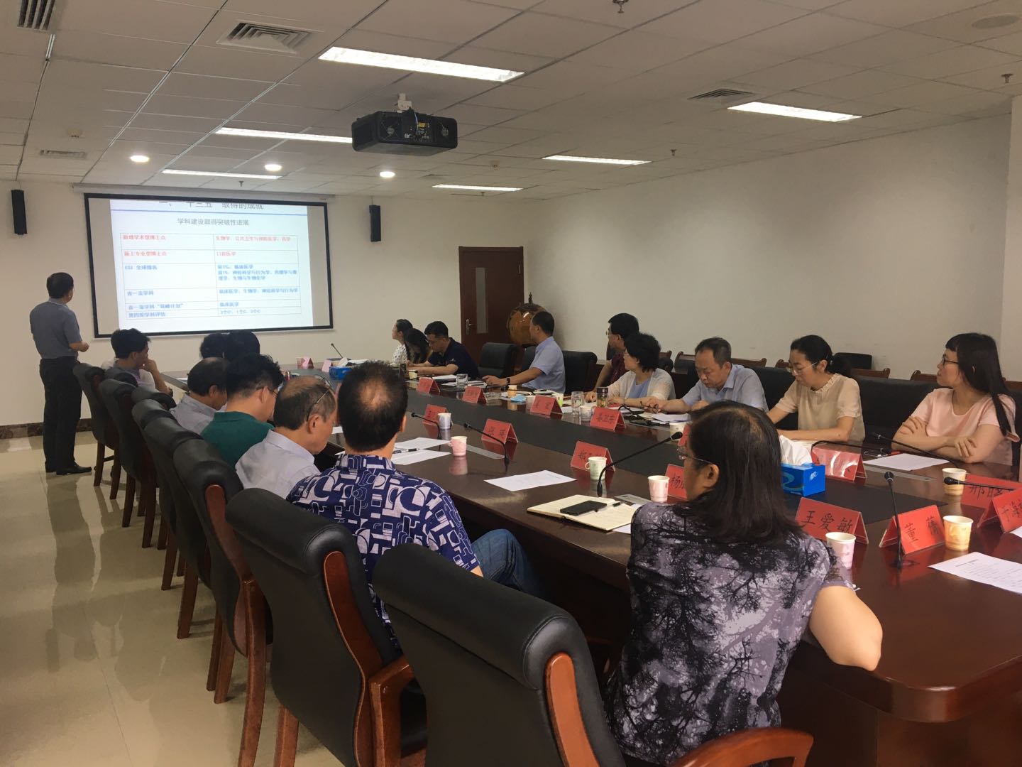 8月18日部院联席会侧全景.jpg